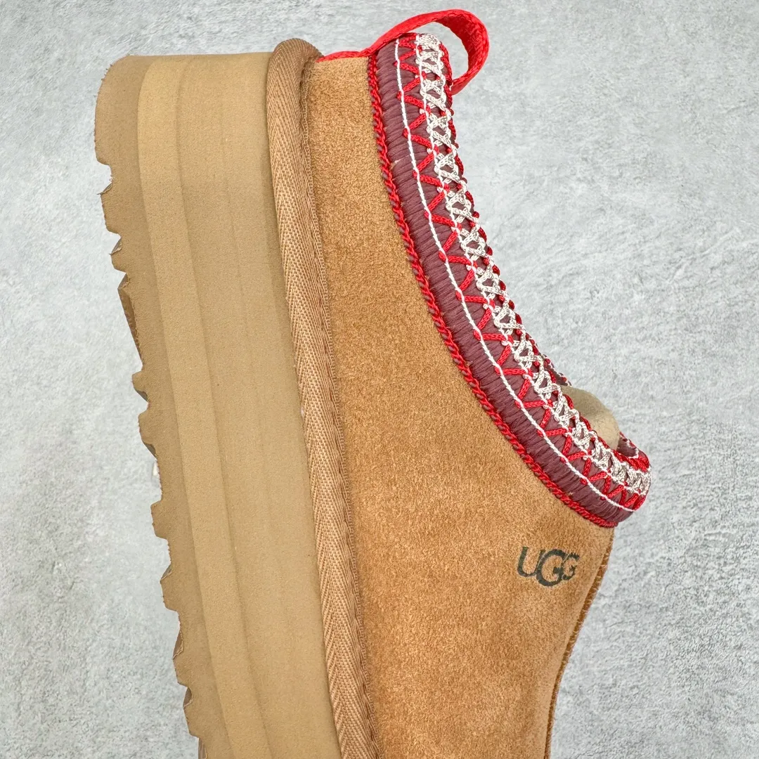 Pick up locally💰520 UGG ethnic style 2553 classic autumn and winter sheep fur all-in-one snow boots. All shoes are made from the same factory as ZP. Longfeng A-grade Australian imported sheep fur all-in-one ethnic style. Brand OEM production line. Fully follow the ZP process. OEM original pattern maker. Adhering to the principle of no original shoes and no development selection. Pay attention to every detail. The most authentic version on the market. TREADLITE "Light Wing" technology outsole. Lightweight/durable/flexible/pile size: 35 36 37 38 39 40 41 42 Coding: by2936060